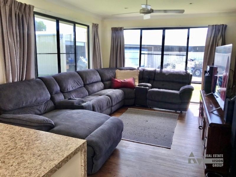 14 Baird St, Emerald QLD 4720