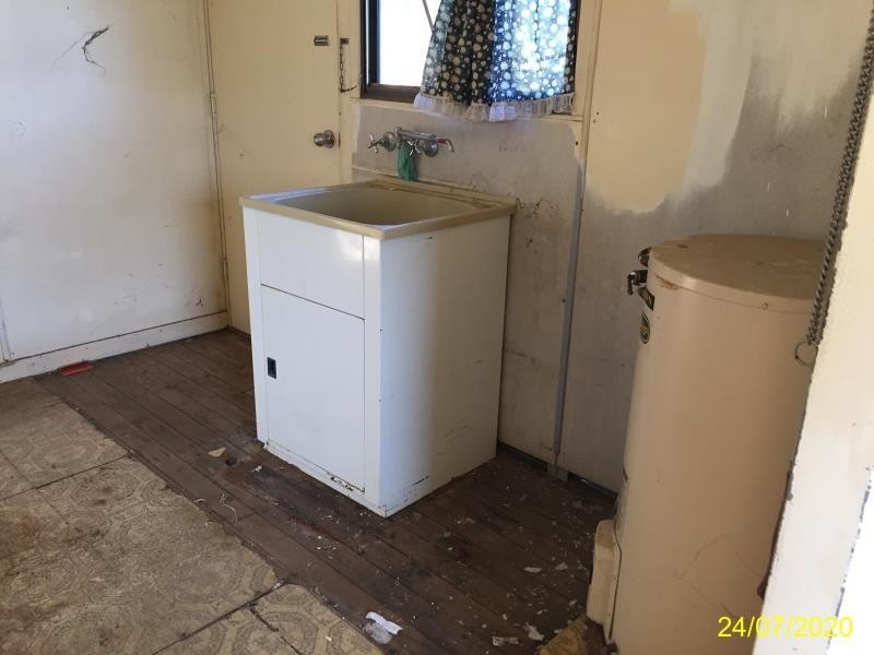 20 Church St, Bluff QLD 4702