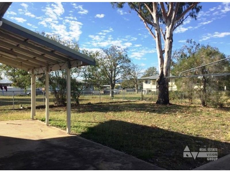 40 Myall St, Blackwater QLD 4717