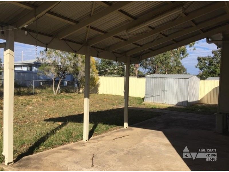 40 Myall St, Blackwater QLD 4717
