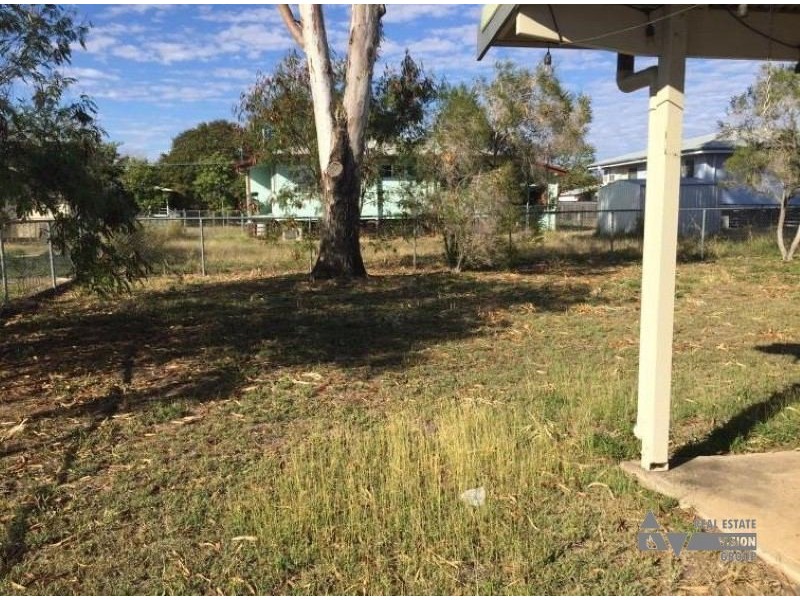 40 Myall St, Blackwater QLD 4717