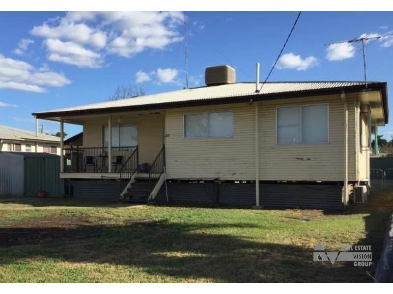 69 Wattle St, Blackwater QLD 4717