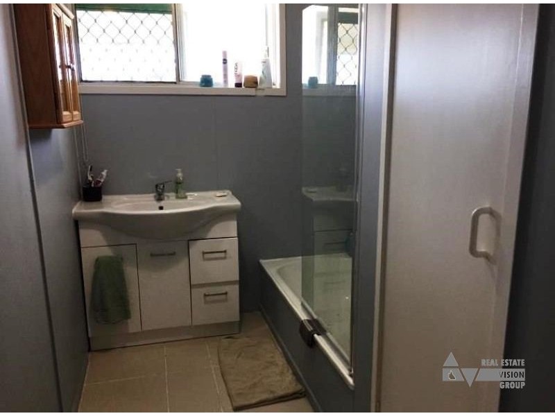 69 Wattle St, Blackwater QLD 4717