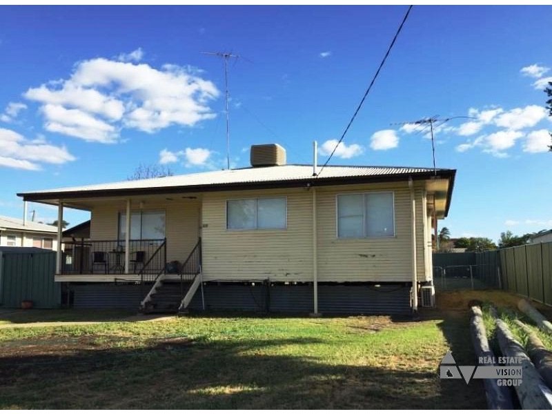 69 Wattle St, Blackwater QLD 4717