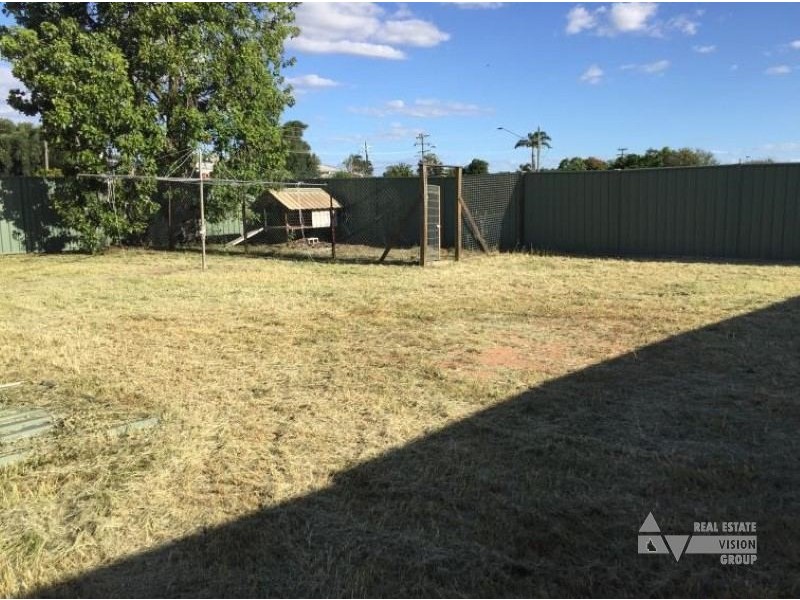 69 Wattle St, Blackwater QLD 4717