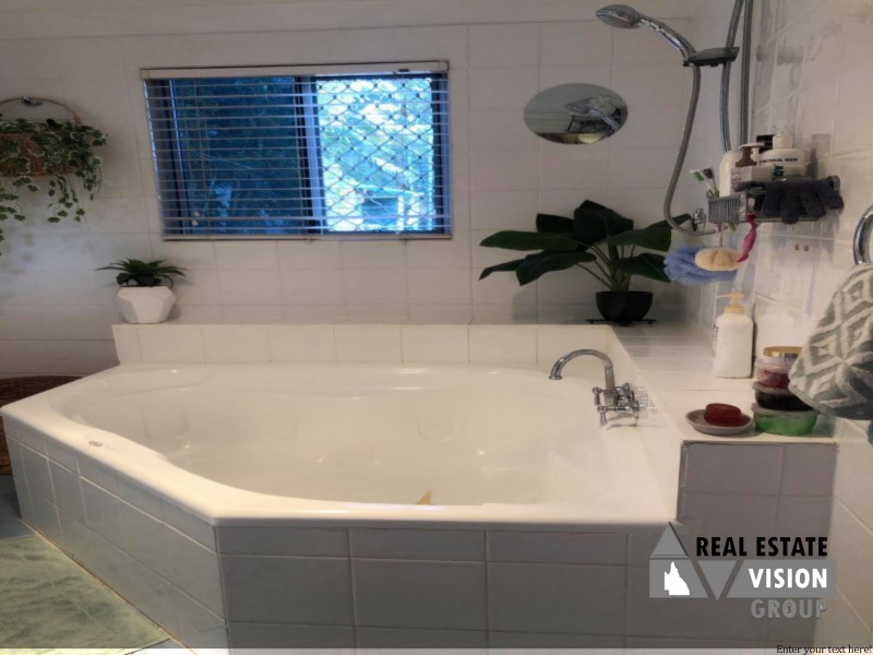 16 Main St, Bluff QLD 4702