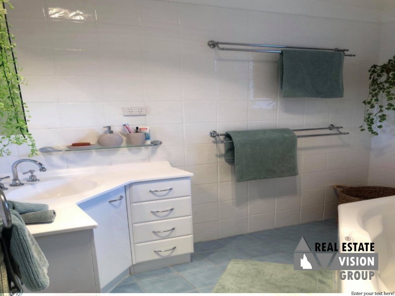 16 Main St, Bluff QLD 4702