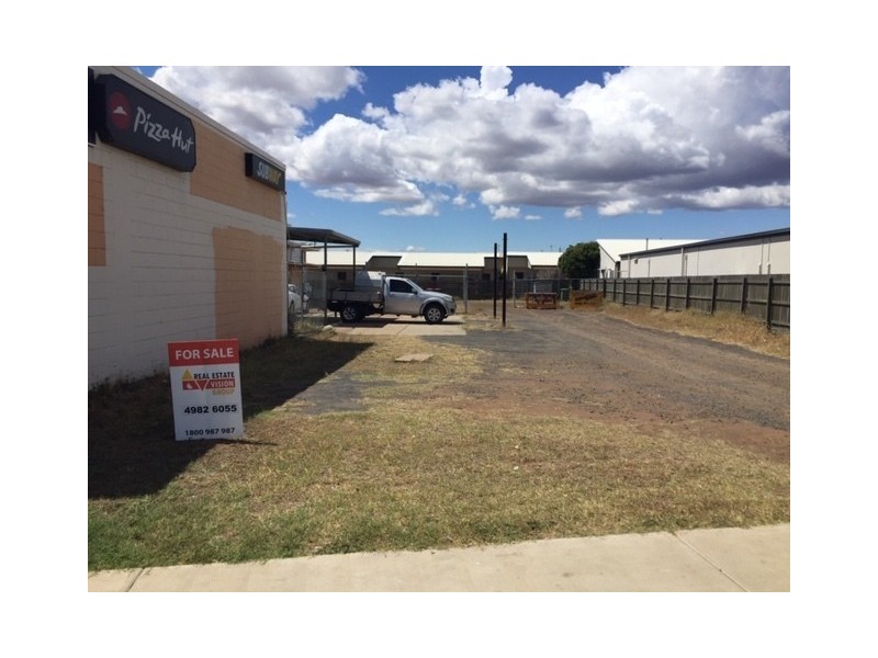 11 Mackenzie St, Blackwater QLD 4717