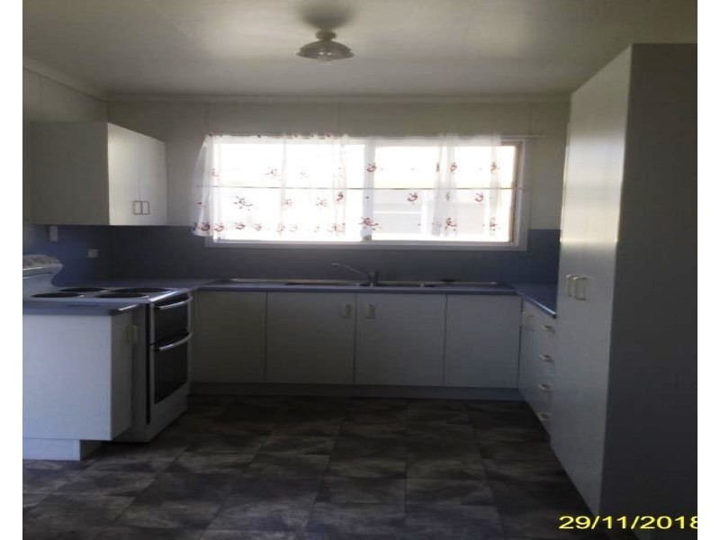 12 Acacia Street, Blackwater QLD 4717