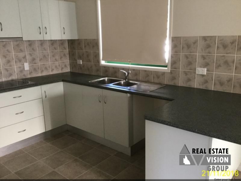 8 Main St, Bluff QLD 4702