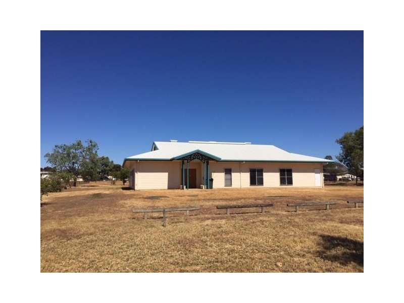 33 Acacia St, Blackwater QLD 4717