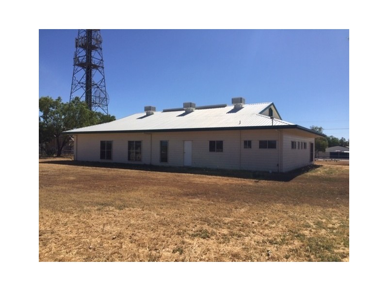 33 Acacia St, Blackwater QLD 4717