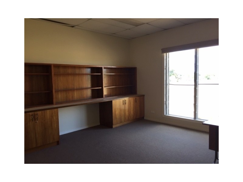 33 Acacia St, Blackwater QLD 4717