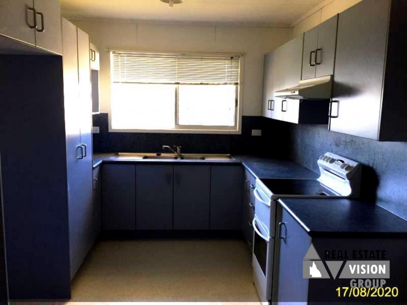 10 Mangrove St, Blackwater QLD 4717