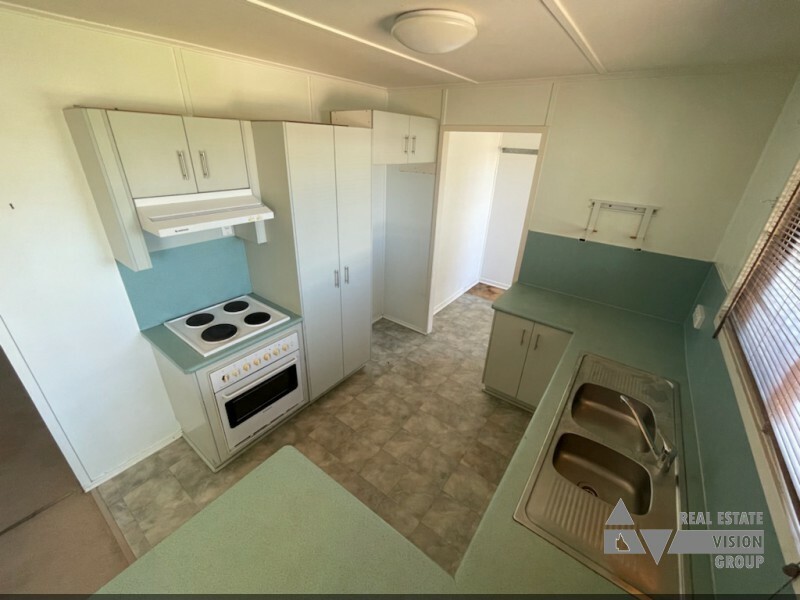 10 Oak Street, Blackwater QLD 4717