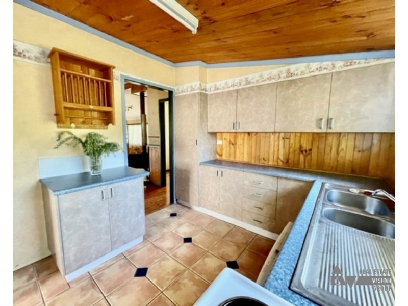 3 Martin Pl, Emerald QLD 4720