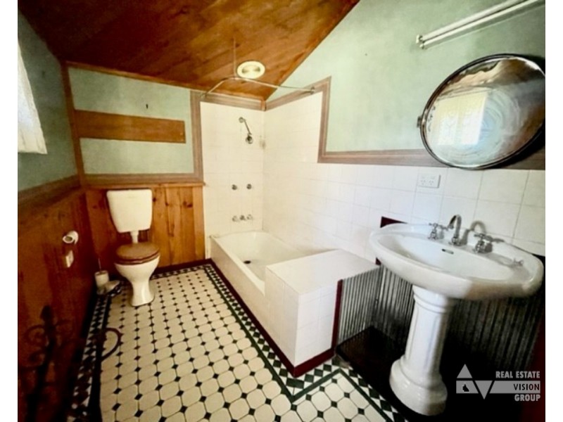 3 Martin Pl, Emerald QLD 4720