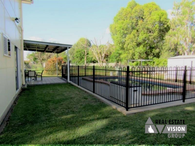 77 Arthur St, Blackwater QLD 4717