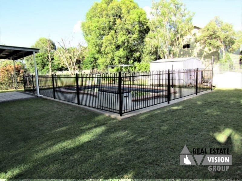 77 Arthur St, Blackwater QLD 4717