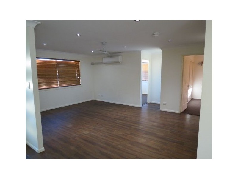 Unit 1/8 Pressler Rd, Emerald QLD 4720