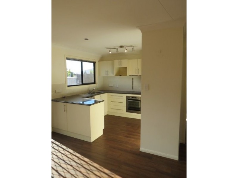 Unit 1/8 Pressler Rd, Emerald QLD 4720