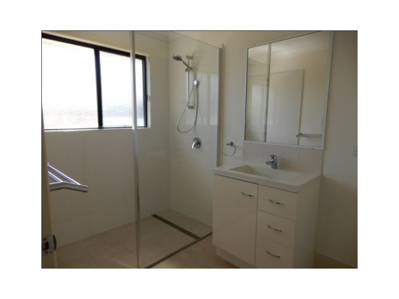 Unit 1/8 Pressler Rd, Emerald QLD 4720