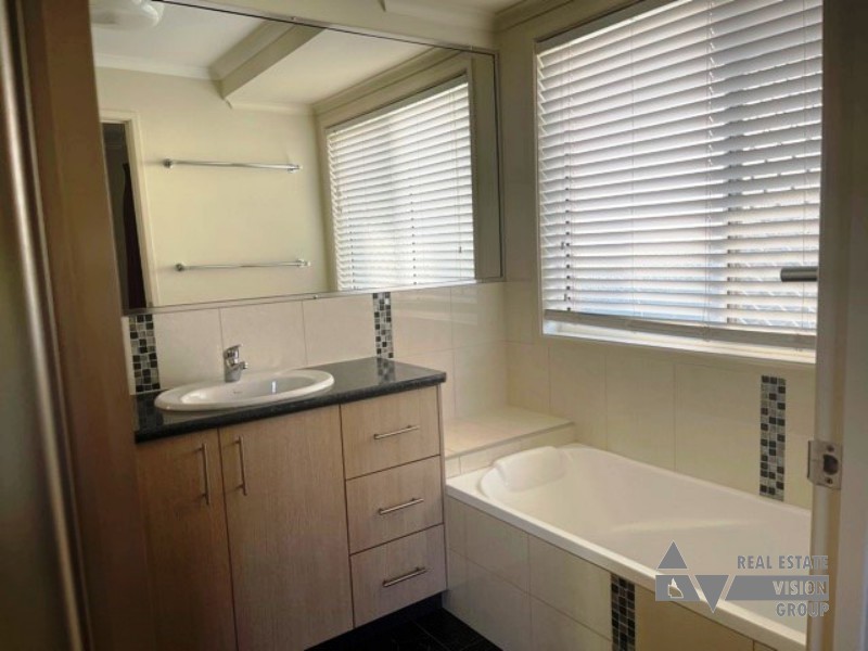6 Gray St, Emerald QLD 4720