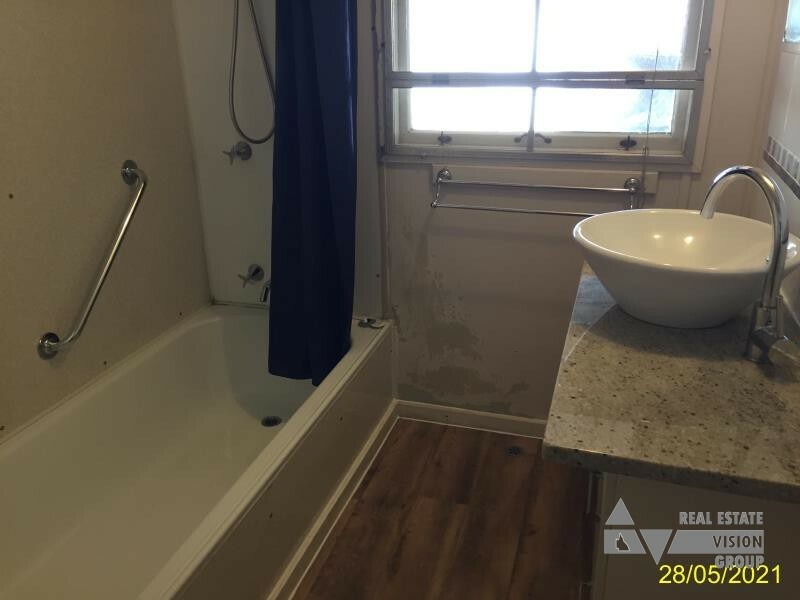 8 Talbot St, Blackwater QLD 4717