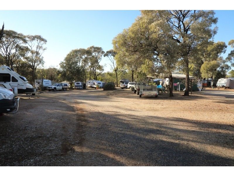 30 Willows Rd, Willows QLD 4702