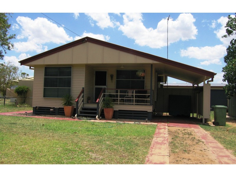26 Long Street, Blackwater QLD 4717