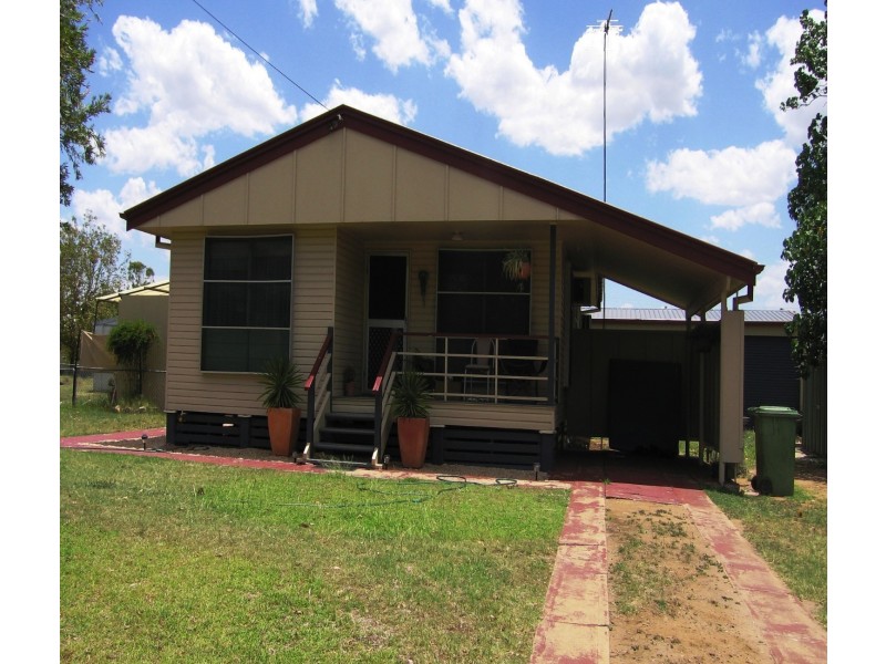 26 Long Street, Blackwater QLD 4717