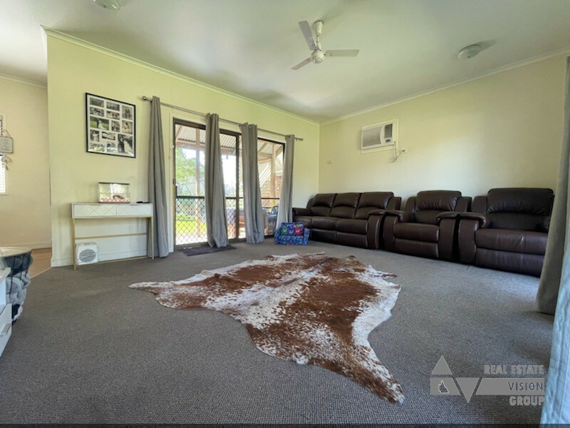 10 Macdonald Cres, Blackwater QLD 4717