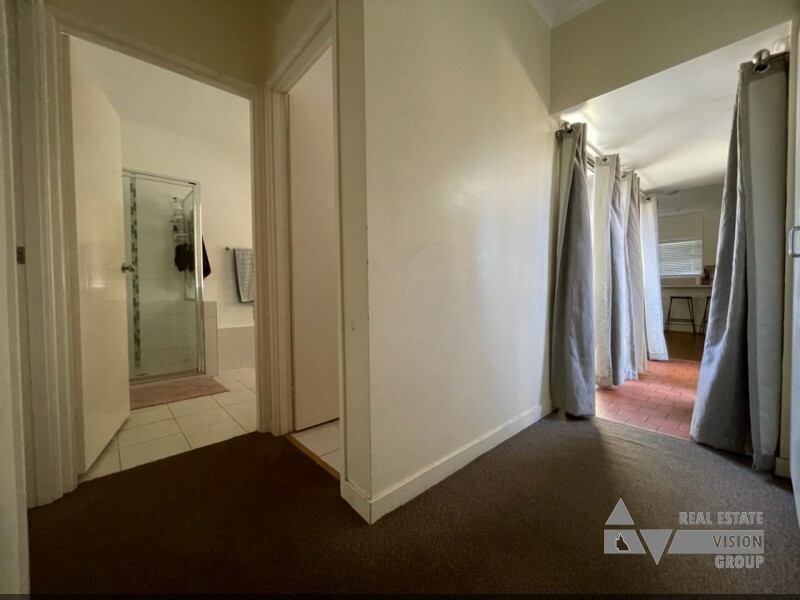 10 Macdonald Cres, Blackwater QLD 4717