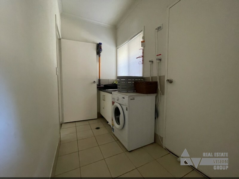 10 Macdonald Cres, Blackwater QLD 4717