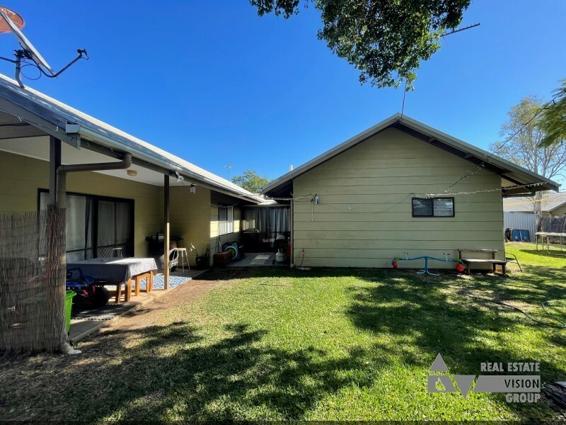 10 Macdonald Cres, Blackwater QLD 4717