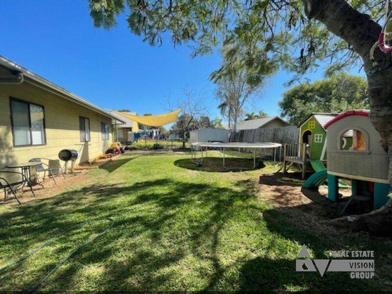 10 Macdonald Cres, Blackwater QLD 4717