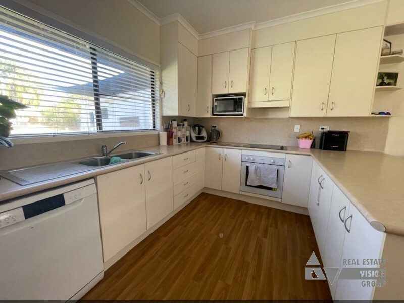 10 Macdonald Cres, Blackwater QLD 4717