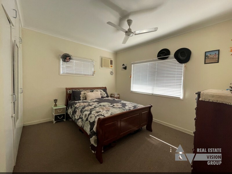 10 Macdonald Cres, Blackwater QLD 4717