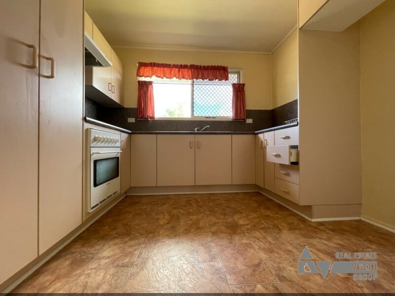 8 Mangrove St, Blackwater QLD 4717