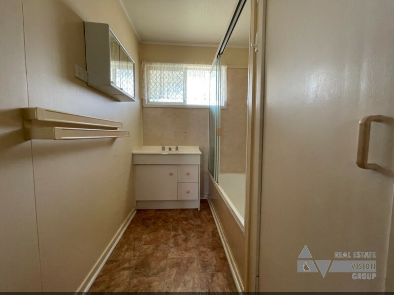 8 Mangrove St, Blackwater QLD 4717