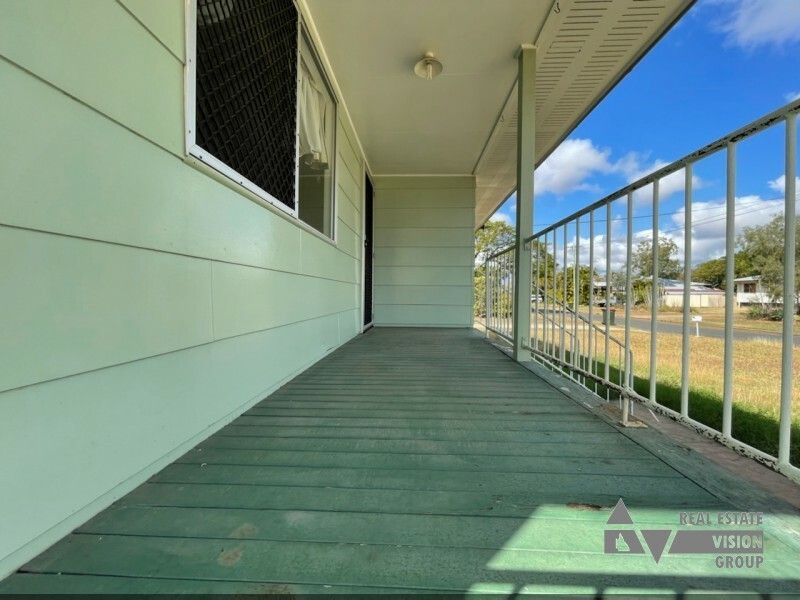 8 Mangrove St, Blackwater QLD 4717