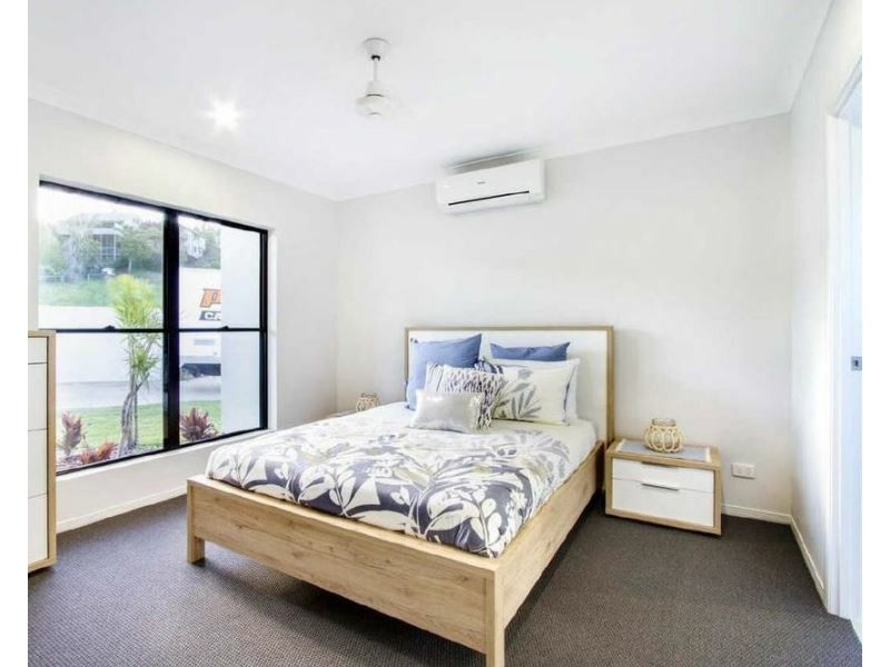 9 Parker Rd, Cannonvale QLD 4802