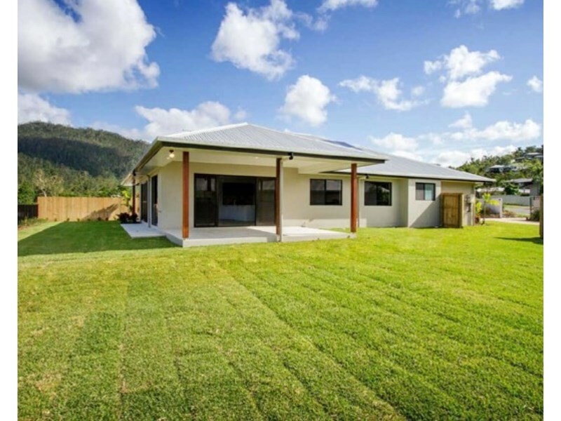 9 Parker Rd, Cannonvale QLD 4802