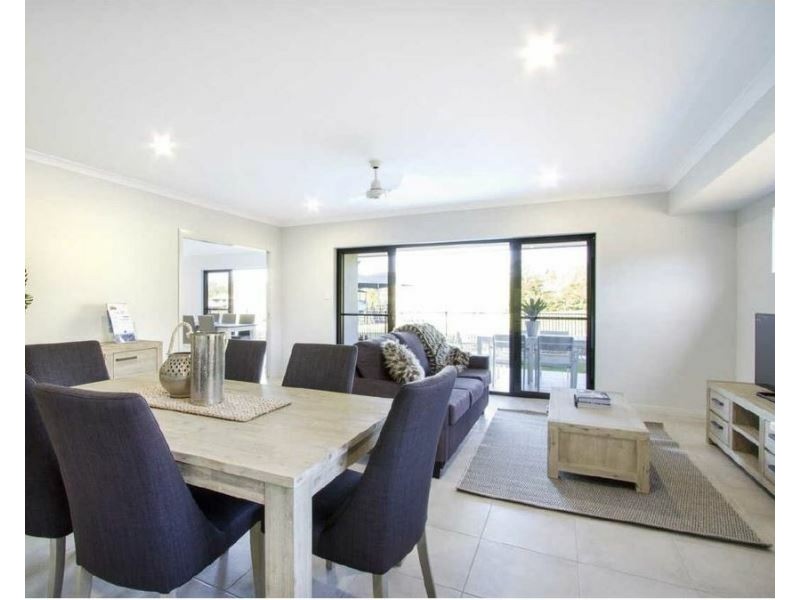 9 Parker Rd, Cannonvale QLD 4802
