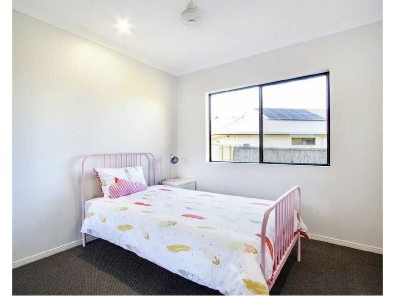 9 Parker Rd, Cannonvale QLD 4802