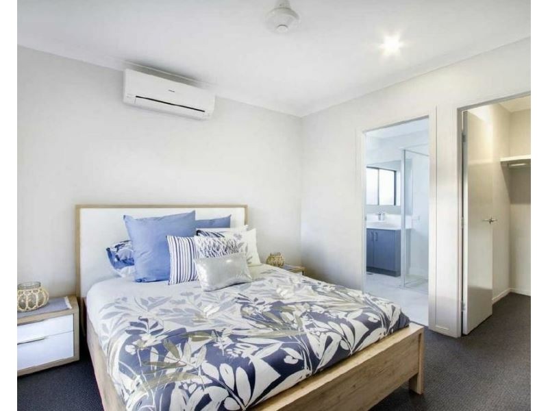 9 Parker Rd, Cannonvale QLD 4802