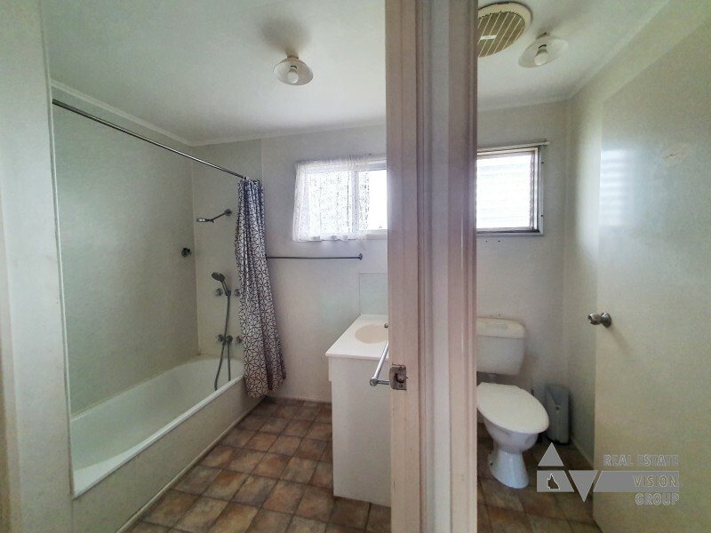 4 Bremner St, Blackwater QLD 4717