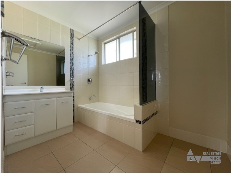 12 Boree St, Blackwater QLD 4717