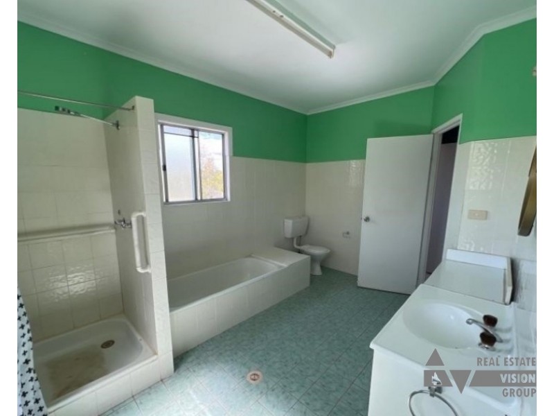 12 Steele St, Rubyvale QLD 4702