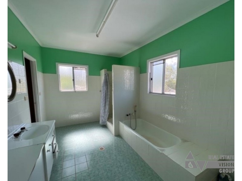 12 Steele St, Rubyvale QLD 4702